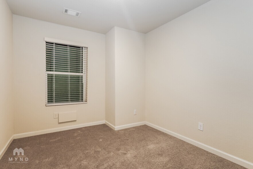Building Photo - 308 Highwood Ln