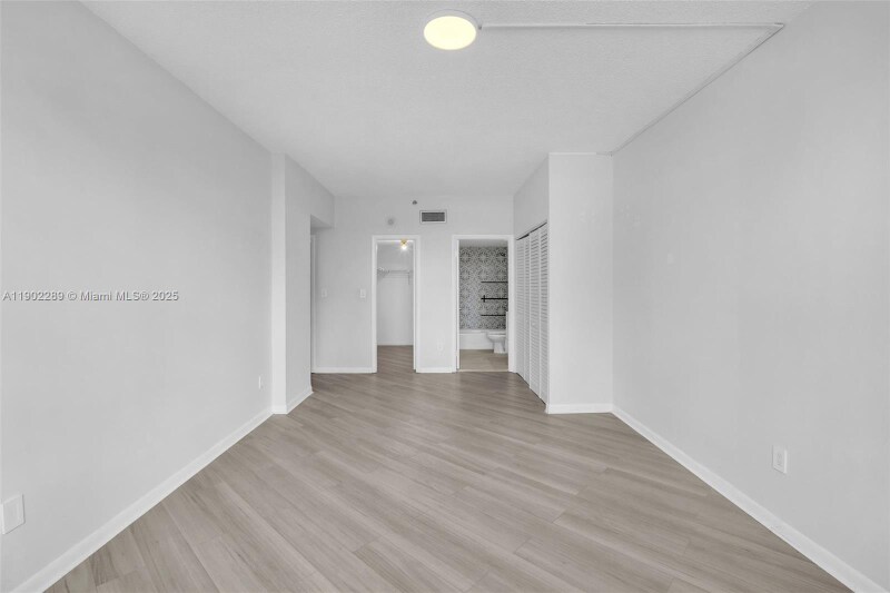 Building Photo - 1470 NE 123rd St