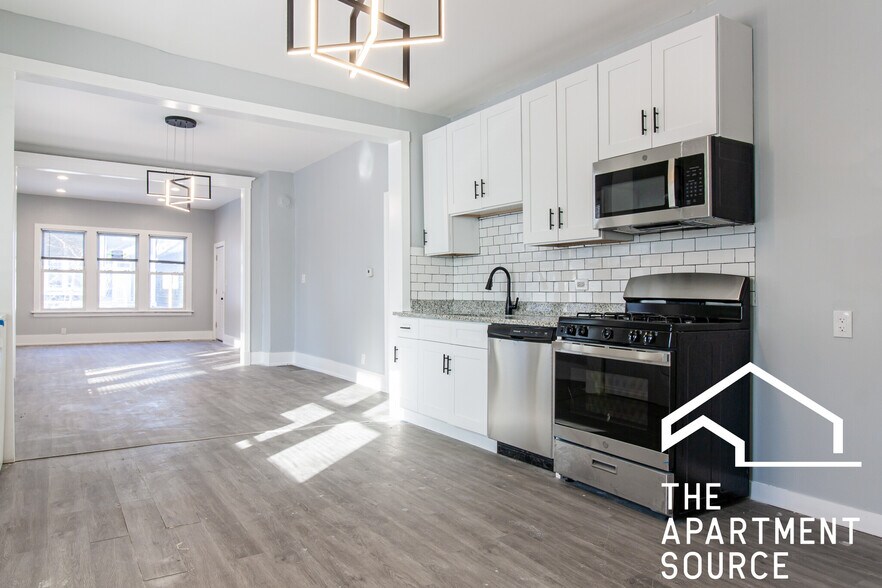 Primary Photo - 2659 W Homer St