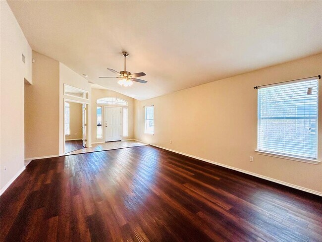 Building Photo - 468 Clarence Ct