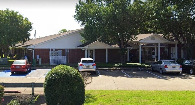 Building Photo - 2701 Stanberry Dr