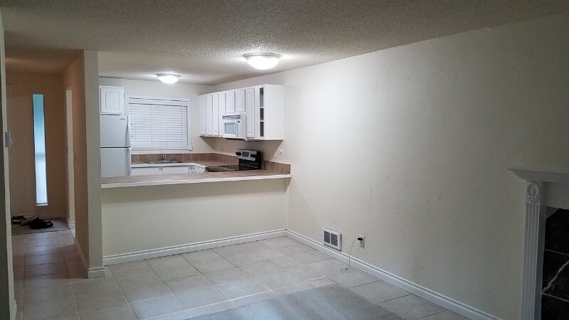 Building Photo - 14527 NE 40th St