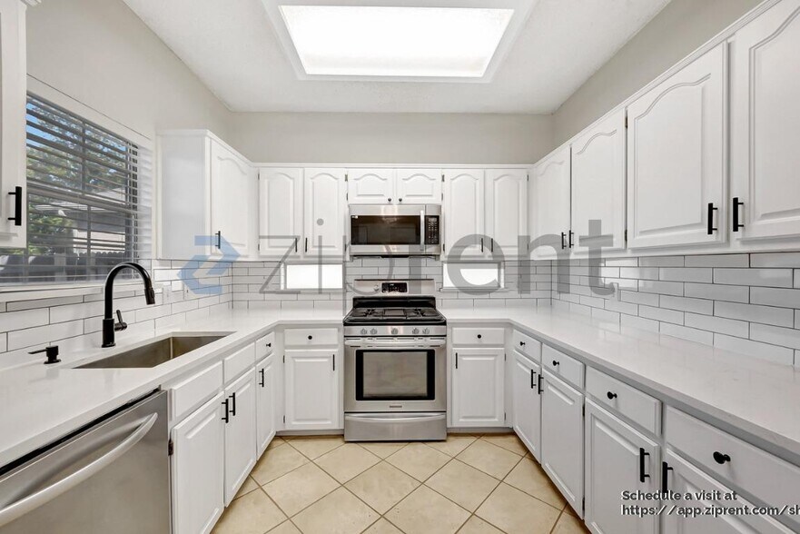 Building Photo - 2111 Daniel Way