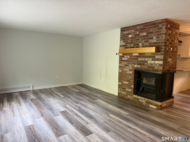 Building Photo - 274 Hanks Hill Rd