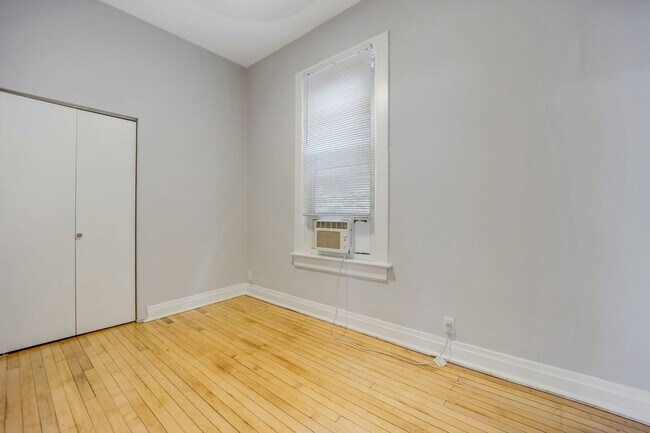 Building Photo - 1346 W Webster Ave