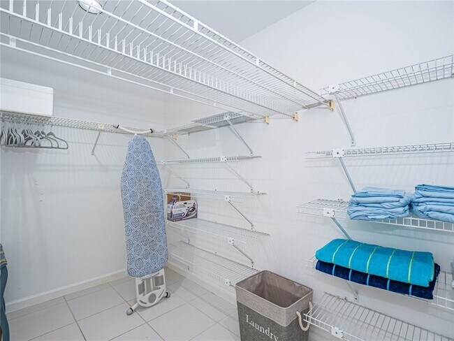 Building Photo - 5670 Jimmy Buffett Mem Hwy