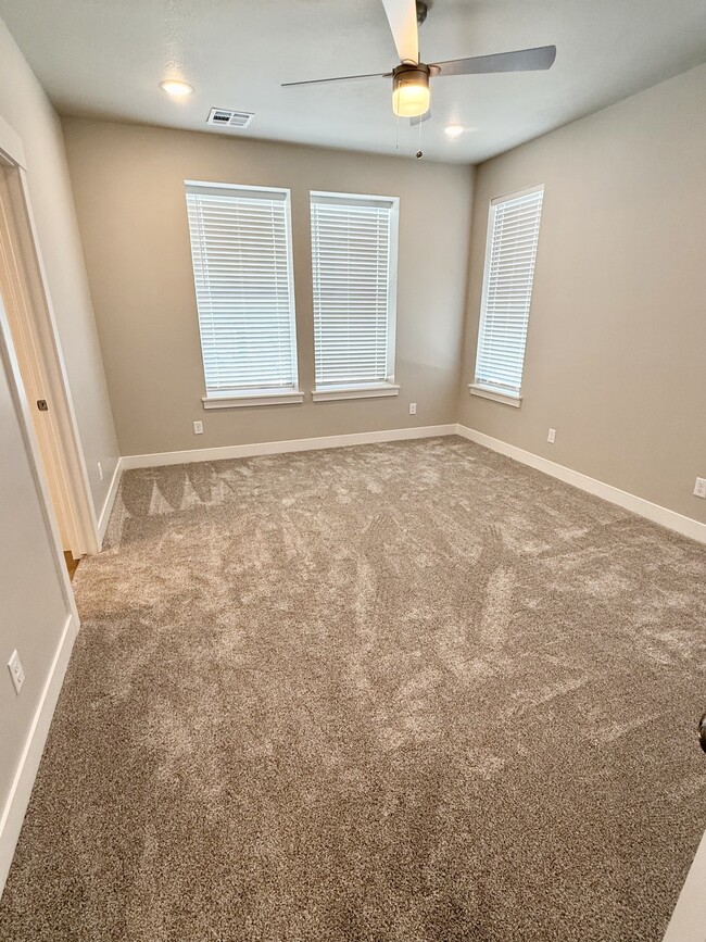Building Photo - 1063 S 2760 E