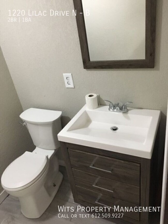 Building Photo - 1220 Lilac Dr N