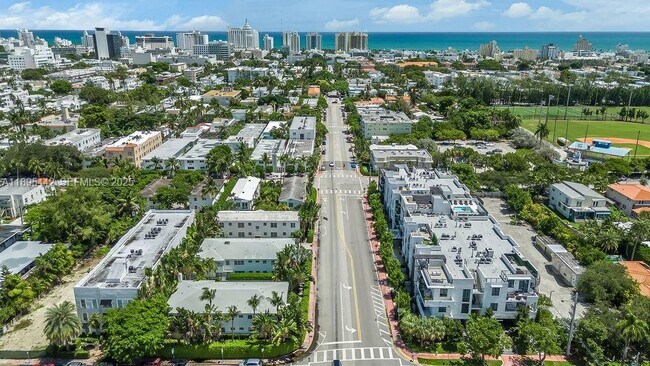 Building Photo - 1030 15th St