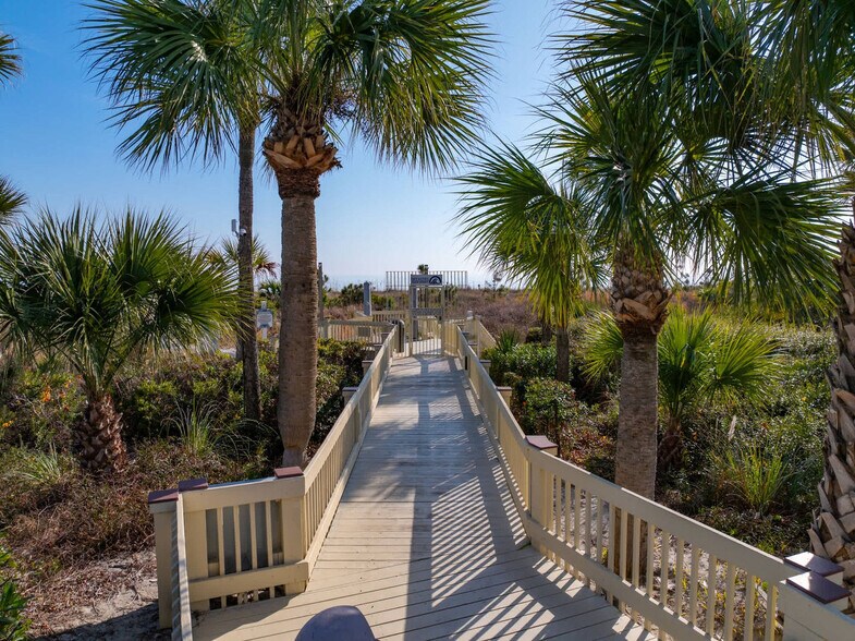 Building Photo - 4 N Forest Beach Dr