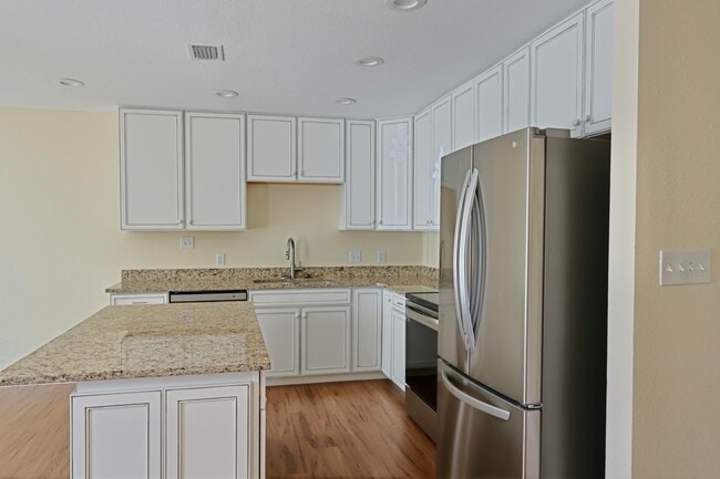 Building Photo - 2168 Paloma St