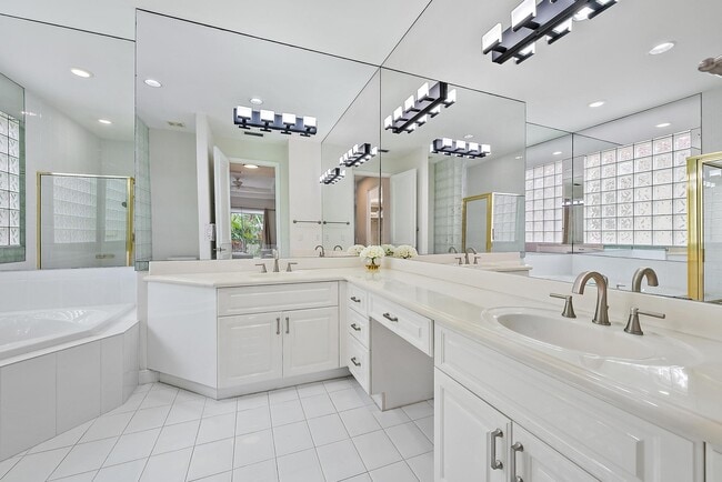 Building Photo - 8405 Legend Club Dr