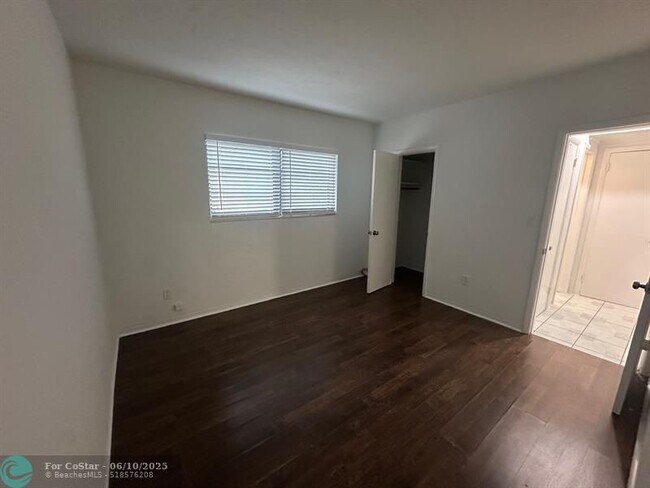 Building Photo - 530 N 20th Ave