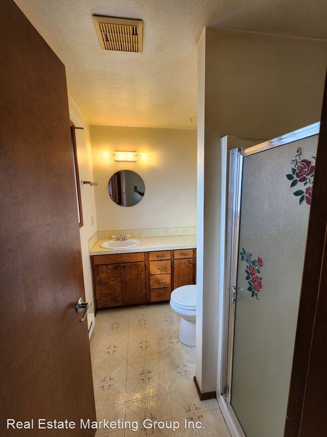 Building Photo - 3 br, 2 bath House - 2412 Eureka Ave