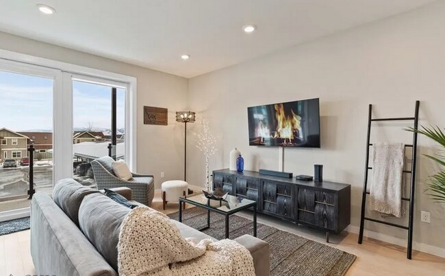 Building Photo - Furnished 1 bed 1 bath apartment close to MSU