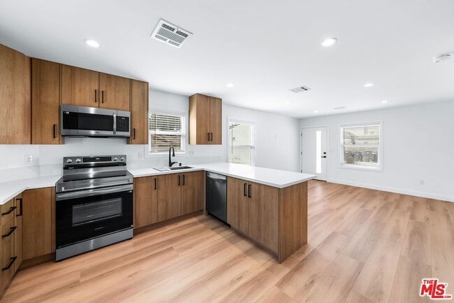 Building Photo - 1258 Mariposa St