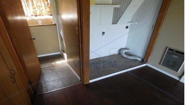 Building Photo - 501 NE Loper Ave