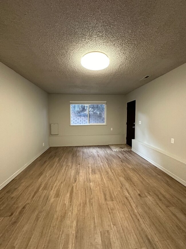 Building Photo - 336 Satus St