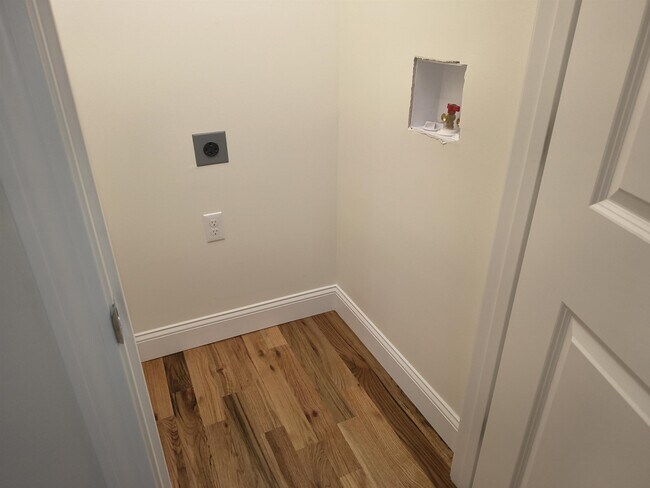 Building Photo - 386 Union Ave