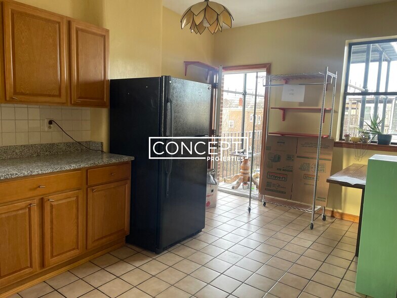 Building Photo - 369A Centre St