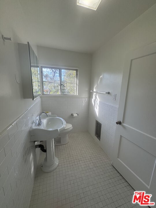 Building Photo - 5259 1/2 Village Green