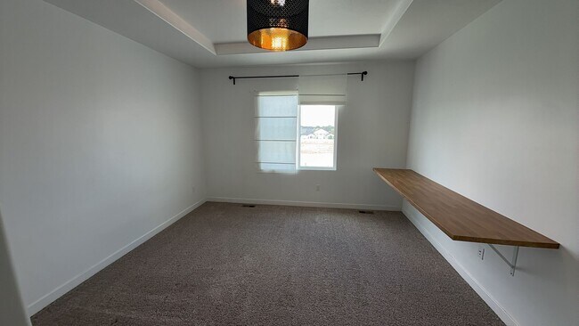 Building Photo - 8285 Lakeshore Dr