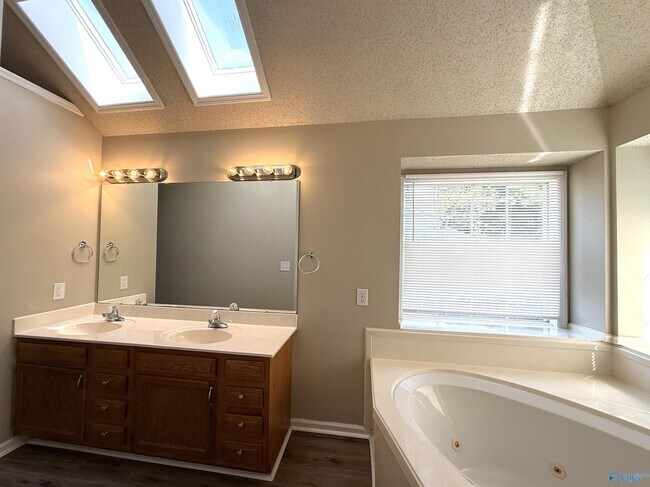 Building Photo - 110 Sunset Ridge