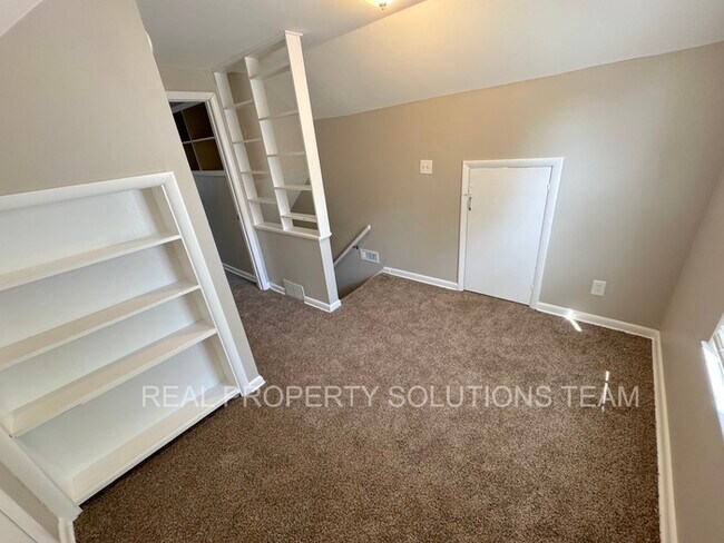 Building Photo - 928 Blenheim Rd