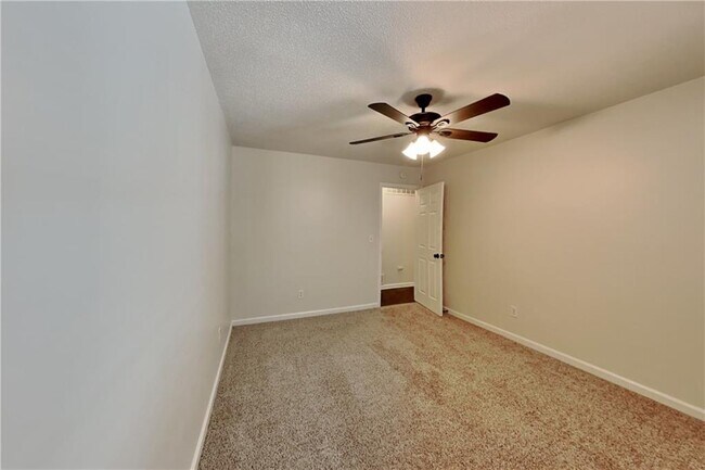Building Photo - 339 Warrenton Dr