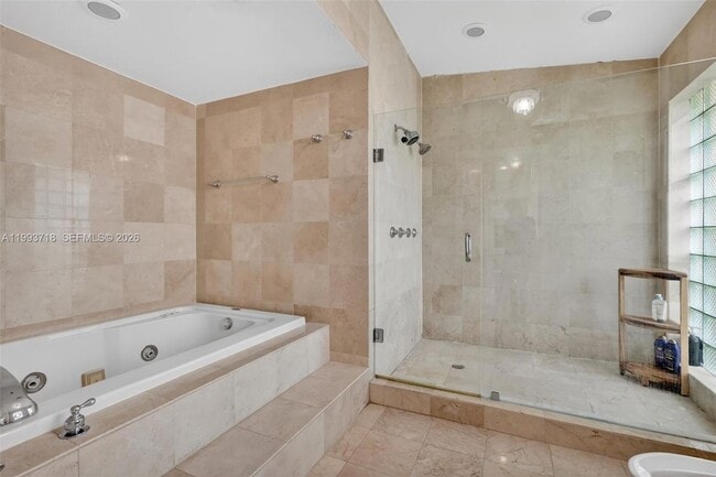 Building Photo - 3258 Riviera Dr