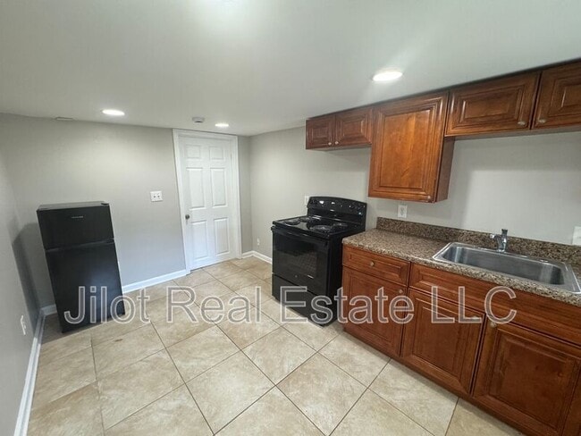 Building Photo - 1366 Clermont Ave