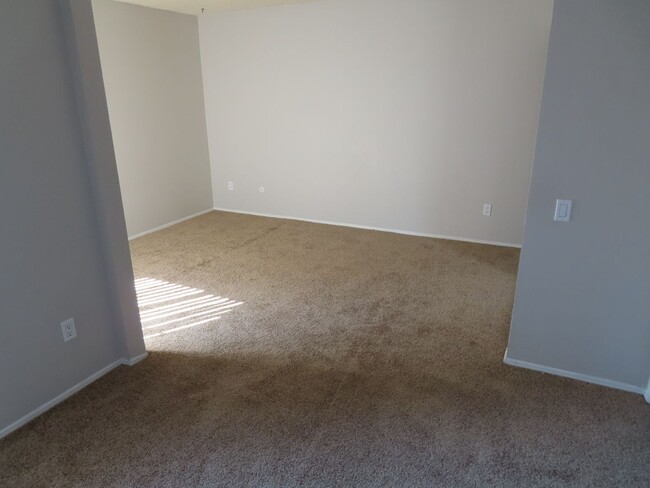 Building Photo - One Bedroom Condo in Mission Valley