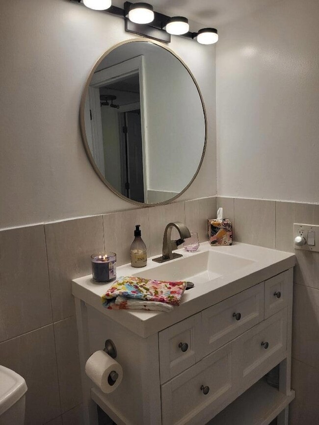 Building Photo - 550 Bayshore Dr