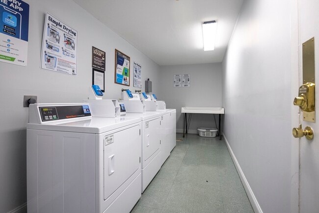 Building Photo - 11 Leonard Rd