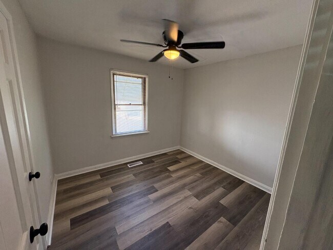 Building Photo - 7861 Madison Dr