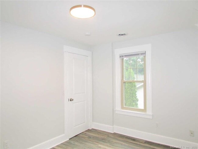 Building Photo - 93 New Harwinton Rd