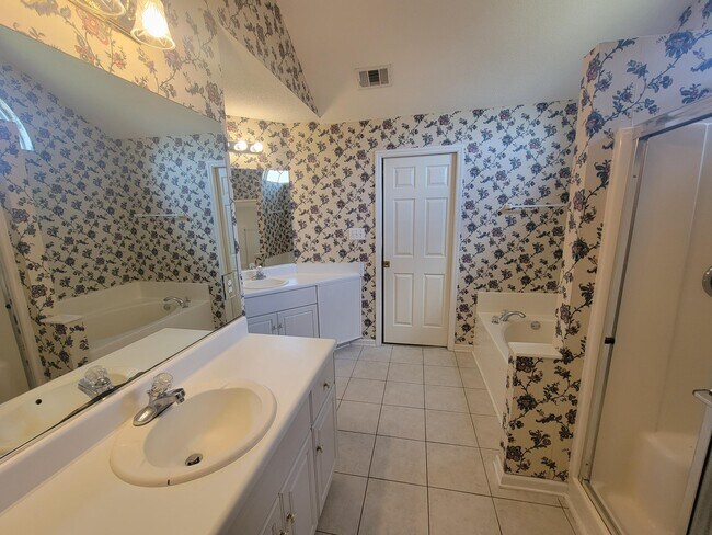 Building Photo - 4740 Waltons Cir