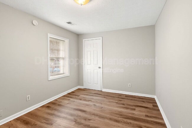 Building Photo - 1435 Lynford Dr SW