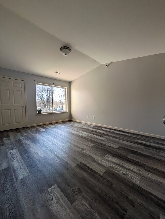 Building Photo - 3300 Hilton Rd