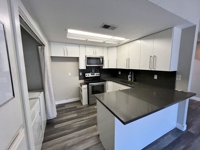 Building Photo - SAC T 4824 - 4826