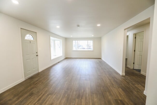 Building Photo - 5113 N McDonald Rd