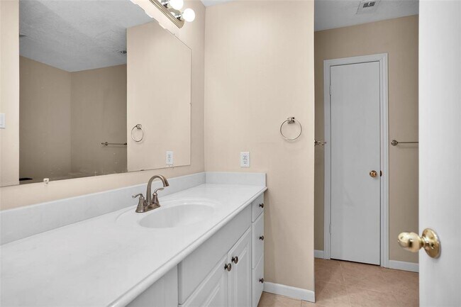 Building Photo - 938 Memorial Village Dr