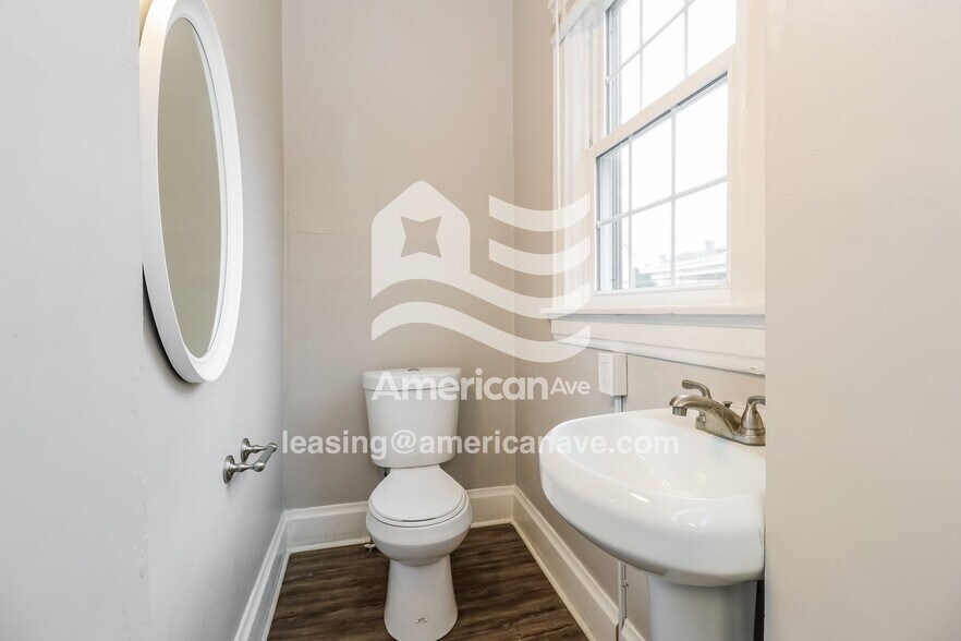 Building Photo - 5206 Ravenna St