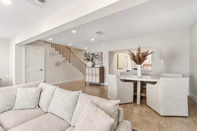 Building Photo - 2717 N Ocean Blvd