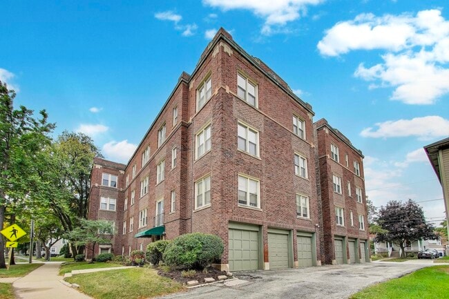 Building Photo - 600 N La Grange Rd