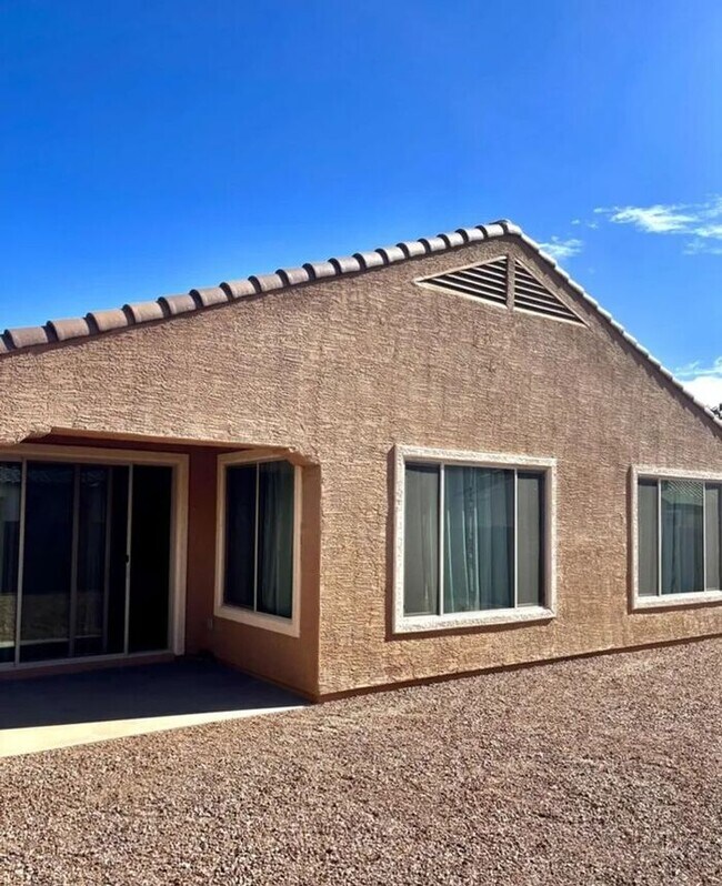 Building Photo - 2022 Built Single-Level 4Bedrooms/3Baths Stunning Home!!