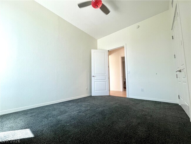 Building Photo - 360 E Desert Inn Rd