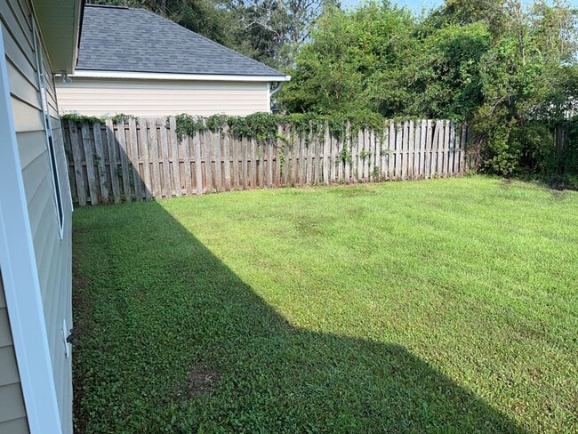 Building Photo - 149 Lancaster Way