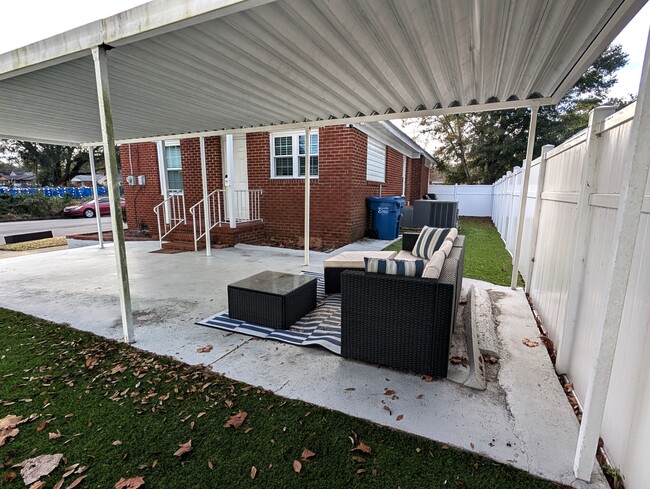 Building Photo - 619 S 14th St