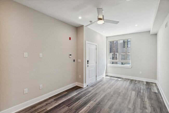 Building Photo - 1609 Ogden St